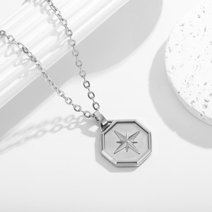 สร้อยคอจี้สแตนเลสสตีลทรงดาวแปดแฉกสีทองสำหรับผู้ชาย สไตล์ฮิปฮอป เครื่องประดับแฟชั่น ทนทาน พร้อมตัวเลือกการออกแบบตามสั่ง - Product Image 4