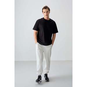 T-shirt basique noir pour homme Air Jones, coupe ample, en tissu mélangé de coton épais et doux, pour un usage décontracté - Product Image 4