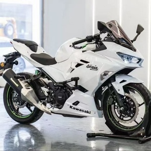 Kawasaki Ninja 400 |   Moteur bicylindre en parallèle de 399 cm³ |   EFI refroidi par liquide |   Offre spéciale du fabricant Moto sportive - Product Image 2