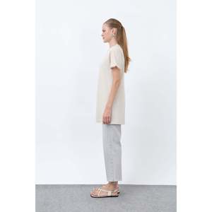 เสื้อยืดผู้หญิงสไตล์มินิมอล แขนยาวแบบปกติ แต่งขอบยางยืด - Product Image 2