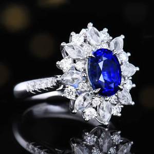 Bague en saphir bleu royal naturel du Sri Lanka SGARIT, taille ovale 3,08 ct, or 18 carats avec 45 gros diamants pour femmes - Product Image 2