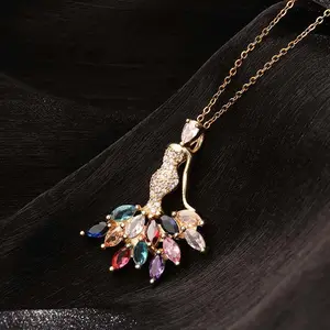 SISSLIA Neue Modekette gefärbter Zirkon Kupfer vergoldeter Hip Hop-Anhänger Statement Halskette tanzendes Mädchen Engel