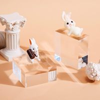 Bloc de présentation cube en acrylique solide de 2 pouces, support de piédestal de présentation d'anneau de bijoux poli clair, base de support de présentation de parfum
