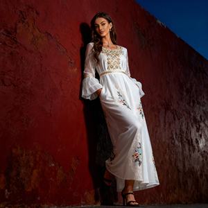 Robe Abaya en Polyester Brodée de Luxe Personnalisée en Gros pour Femmes Musulmanes Élégante Soirée Occasion Spéciale - Product Image 3