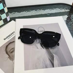 Lunettes de soleil de luxe multicolores à monture carrée en plastique pour femmes, style Instagram, également adaptées aux hommes - Product Image 3