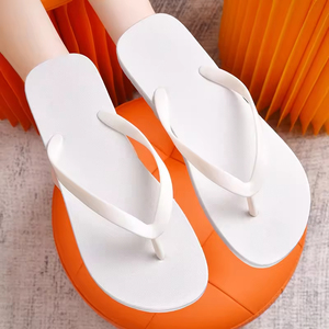 Vente en gros de tongs de plage antidérapantes personnalisées avec logo, tongs en PVC pour femmes, chaussures d'été respirantes - Product Image 2