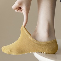 Chaussettes de yoga antidérapantes pour femmes, chaussettes professionnelles de Pilates et de danse, chaussettes de sport colorées à coupe basse, chaussettes bateau en coton, vente en gros