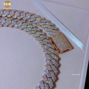 Cadena de Eslabones Cubanos de Plata S925 con Base de Dos Tonos en Oro Blanco y Rosa de 14K y Moissanita VVS de 14MM - Product Image 5