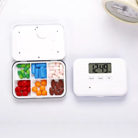 Minuterie intelligente personnalisée Mini boîte à médicaments portable Conteneur à pilules électronique Rappel de réveil à écran numérique en plastique durable