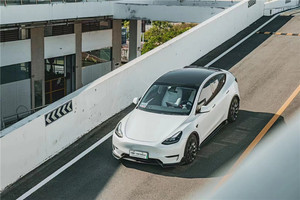 ชุดแต่ง Tesla Model Y สไตล์ Miw คาร์บอนไฟเบอร์ ประกอบด้วยลิ้นหน้า สเกิร์ตข้าง ดิฟฟิวเซอร์ และสปอยเลอร์ - Product Image 5