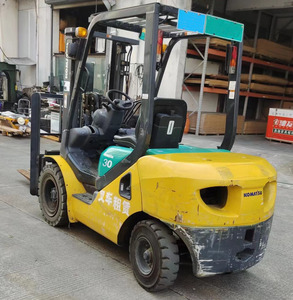 Montacargas Diésel Komatsu Usado de 3 Toneladas, Apilador Usado para Industrias de Construcción, Máquina de Transporte de Palés - Product Image 2