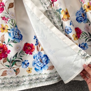 Robe de vacances florale vintage française à col en V et taille nouée, coupe trapèze, pour femme, vente en gros fabricant - Product Image 6