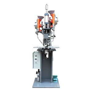 เครื่องติดกระดุมพลาสติกอัตโนมัติแบบลมสำหรับเสื้อกันฝน - Product Image 1