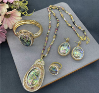 Nouvel ensemble de bijoux en coquille d'ormeau naturelle incrustée de pierre brute de tourmaline, style chinois populaire et vintage