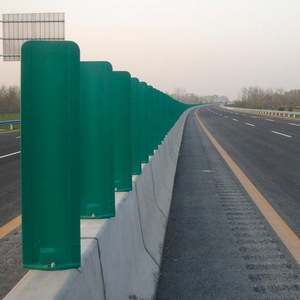 Barrera de Tráfico para Carreteras con Franja Verde de 900 mm, Barandilla de Plástico con Instalación por Perforación y Entierro - Product Image 3