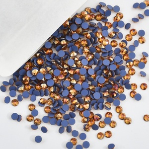 OLeeya 2088 Strass thermocollants 8+8 facettes, 8 grands et 8 petits, 16 facettes, dos plat, pierres en cristal à fixation à chaud avec colle forte - Product Image 5