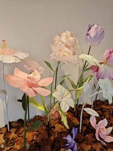 Décoration de scène de mariage, fleurs géantes en papier faites à la main, tulipes et iris en papier, décoration de vitrine de centre commercial - Product Image 5