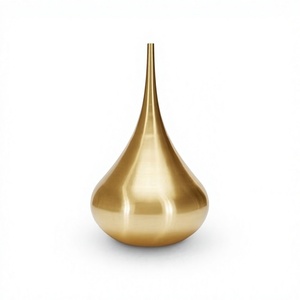Jarrón de flores de diseño ventajoso en metal color dorado, jarrón de flores artificiales para uso decorativo en la sala de estar. - Product Image 1