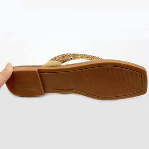 Chaussures personnalisées pour dames pantoufles plates et décontractées à la mode avec strass <span class=keywords><strong>sandales</strong></span> de plage pour femmes <span class=keywords><strong>sandales</strong></span> <span class=keywords><strong>Oran</strong></span> pantoufle à lanières décontractées pour l'extérieur - Product Image 5