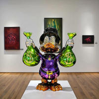 Statue d'animal 3D personnalisée en résine, sculpture moderne de canard Scrooge chromé pour design artistique, ornement plaqué or avec deux sacs d'argent