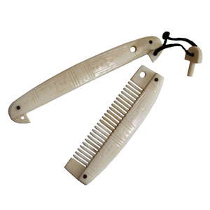 Peine para Barba Vikingo de Hueso de la Mejor Calidad con Funda, Diseño Religioso Animal Tallado, Color Natural, 10cm, Tacto Real, India, Natural para el Hogar - Product Image 1