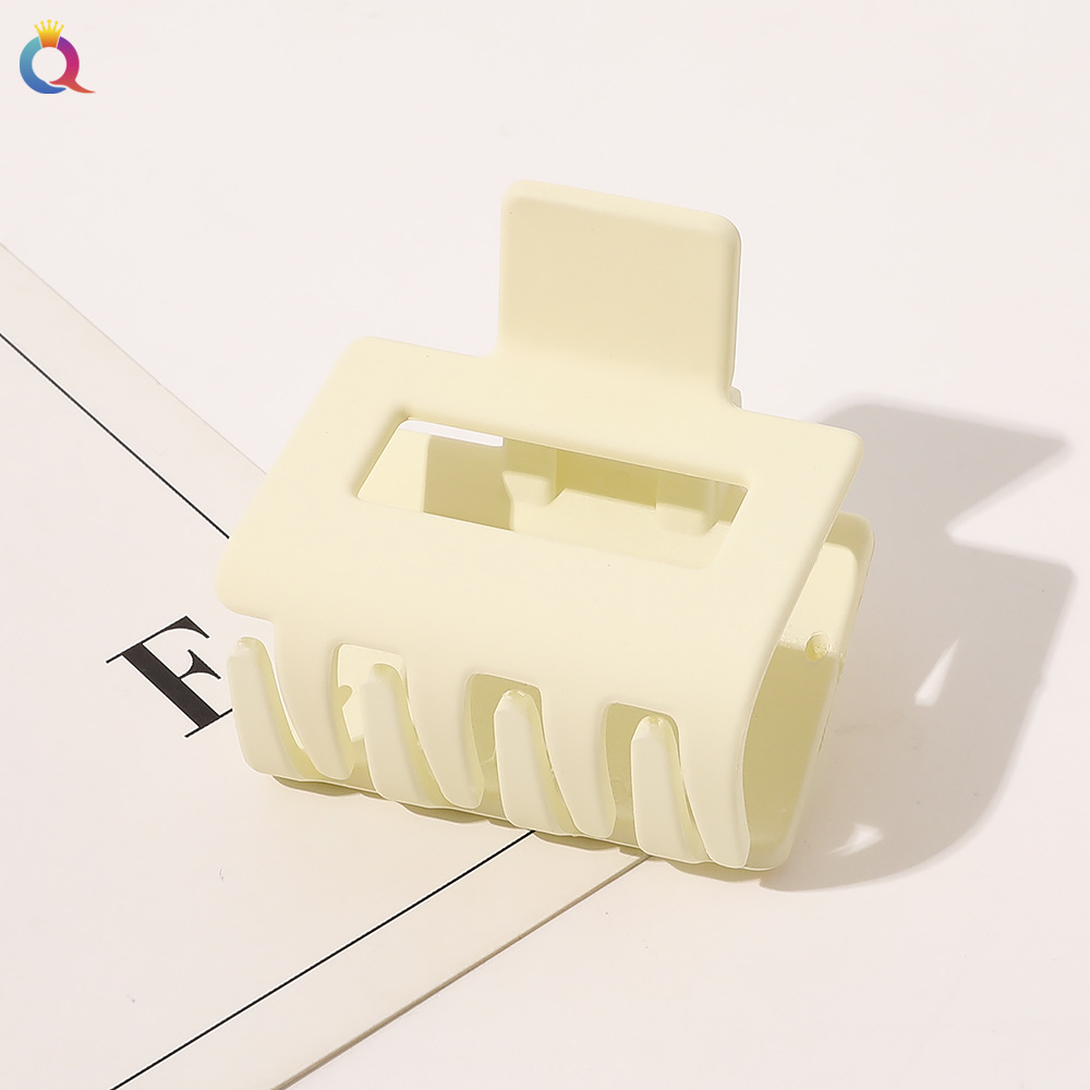 Pinza cuadrada de 5 cm en beige mate