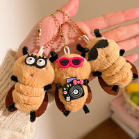 Porte-clés poupée cafard en peluche amusante, breloque de sac à dos mignonne de dessin animé, accessoire cadeau amusant pour étudiant
