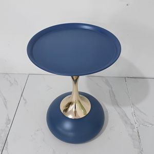 <span class=keywords><strong>Table</strong></span> <span class=keywords><strong>d</strong></span>'<span class=keywords><strong>appoint</strong></span> en métal blanc avec finition dorée - Product Image 3