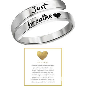 Bague gravée en acier inoxydable personnalisée à la mode Bague barre avec logo personnalisé Femmes Hommes Tendance Pierres Précieuses Bague <span class=keywords><strong>de</strong></span> <span class=keywords><strong>cure</strong></span> Bijoux - Product Image 2