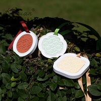 Nouvelle plaque en céramique Sachets d'arôme suspendus pierre de plâtre parfumée pierre d'arôme huile essentielle naturelle pour tiroir de vêtements de placard de voiture