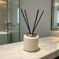 Diffuseur de parfum d'intérieur de luxe artisanal en résine texturée avec bouteille en verre et couvercle métallique – Vase diffuseur vide pour la maison