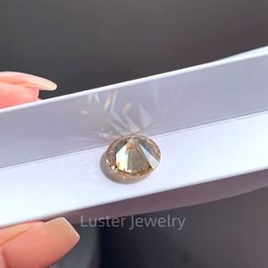 LUSTERFactory Precio al por Mayor, Moissanita Color D, Claridad VVS, Pasa el Probador, Piedra de Moissanita, Corte Brillante Redondo, Color Amarillo, Suelta - Product Image 2