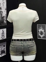 Haut ajusté à manches courtes col en V avec motif ailes d'ange et roses, style Y2K vintage, streetwear décontracté, vente en gros, personnalisable