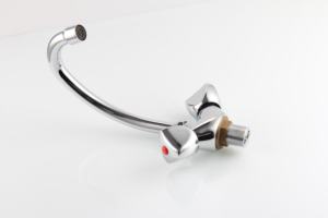 Robinet d'évier de cuisine traditionnel à <span class=keywords><strong>2</strong></span> poignées monté sur le pont eau chaude et froide - Product Image 2