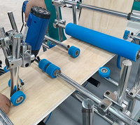 Machine d'emballage de film PVC pour cadre de porte, machine de laminage à chaud de profilés en aluminium avec colle PUR