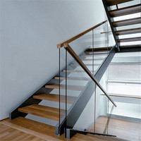Escalier sur mesure PRIMA de haute qualité en bois avec montants en acier au carbone pour maison