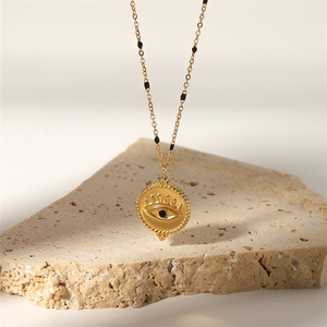 Collana con Ciondolo a Moneta Occhio di Allah in Acciaio Inossidabile Placcato Oro 18k di Alta Qualità, con Catena a Perline - Vendita all'Ingrosso - Product Image 4