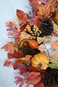 Corona Decorativa de Otoño de 24 Pulgadas de Buena Calidad, Corona de Piñas para Puerta, Decoración para el Hogar - Product Image 5