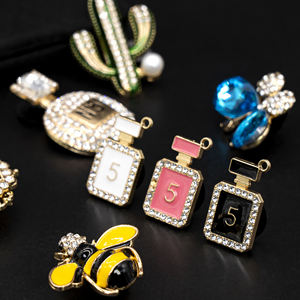 ポップクリエイティブデザイン甘い多色高級装飾クロッグ部品3D金属アクリルゴールドペンダント工芸品クリスタルパール靴チャームピン - Product Image 3