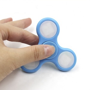 Jouets à main avec Logo personnalisé de haute qualité, Spinner à doigts avec 3 roulements pour soulager le Stress, vente en gros - Product Image 4