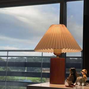 Lámpara <span class=keywords><strong>de</strong></span> Mesa LED Nórdica Retro Europea Simple y Ecológica con Pantalla <span class=keywords><strong>de</strong></span> Cono con Volantes Blancos y Base <span class=keywords><strong>de</strong></span> Madera para Dormitorio, Mesita <span class=keywords><strong>de</strong></span> <span class=keywords><strong>Noche</strong></span> - Product Image 6