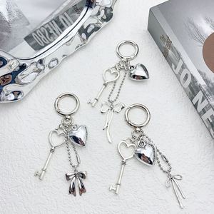 Porte-clés vintage en alliage de zinc argenté, design cœur, accessoire de sac à main pour femmes - Product Image 2