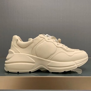 Chaussures de sport blanches pour hommes avec semelles épaisses, design antidérapant, confortables et élégantes pour la ville, adaptées à la marche décontractée - Product Image 1