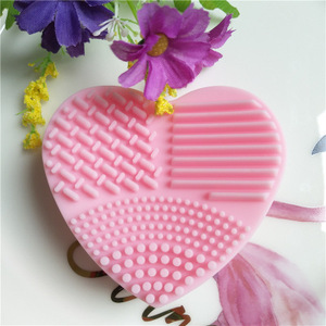 Almohadilla de limpieza de silicona con forma de corazón colorida con ventosa, cepillo de maquillaje suave, herramienta de limpieza, limpiador de herramientas de maquillaje - Product Image 5
