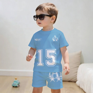 Set estivo casual sportivo per bambini con stampa di lettere <span class=keywords><strong>KING</strong></span> a blocchi di colore bianco e rosso, composto da pantaloncini a maniche corte e maglietta. - Product Image 4