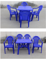 Accoudoirs empilables robustes au design moderne 2025 table et chaise de jardin en plastique coloré pour une utilisation dans la cour extérieure