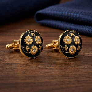 Boutons de manchette faits main en émail noir avec motif floral doré pour mariage, anniversaire, fête - Product Image 6