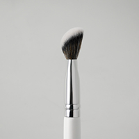Pinceau correcteur angulaire plat de haute qualité YM Factory, poils véganes denses, professionnel, sans cruauté, pour le maquillage et le contouring
