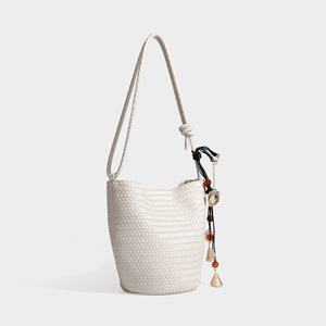 Bolso de Hombro Bohemio de Mimbre Tejido con Borlas para Mujer, Bolso de Hombro Boho en Forma de Media Luna para Mujer - Product Image 4
