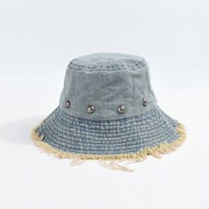 Nouvelle Collection Printemps-Été 2025 – Chapeau Bob en Jean Tendance pour Femme avec Bord Effiloché et Rivets Élégants, Idéal pour la Protection Solaire en Extérieur - Product Image 1
